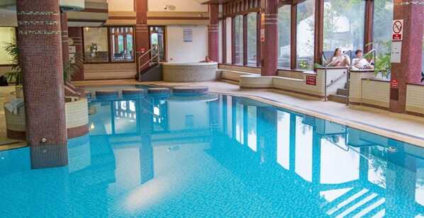 Indoor pool, sun loungers