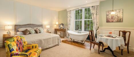 Deluxe Room | Premium bedding, in-room safe, laptop workspace, soundproofing