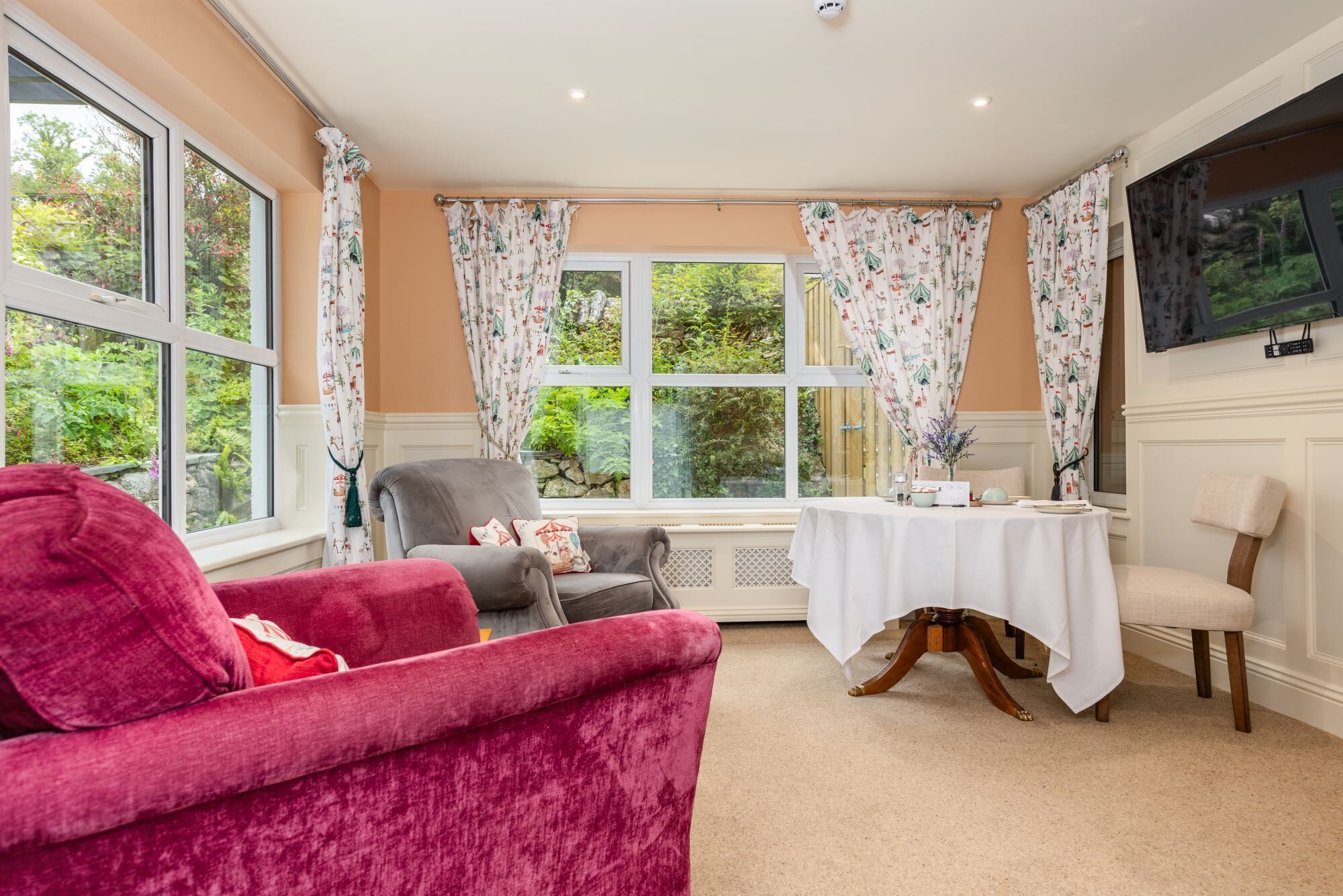 Garden Room Conservatory Suite With Hot Tub | Premium bedding, in-room safe, laptop workspace, soundproofing