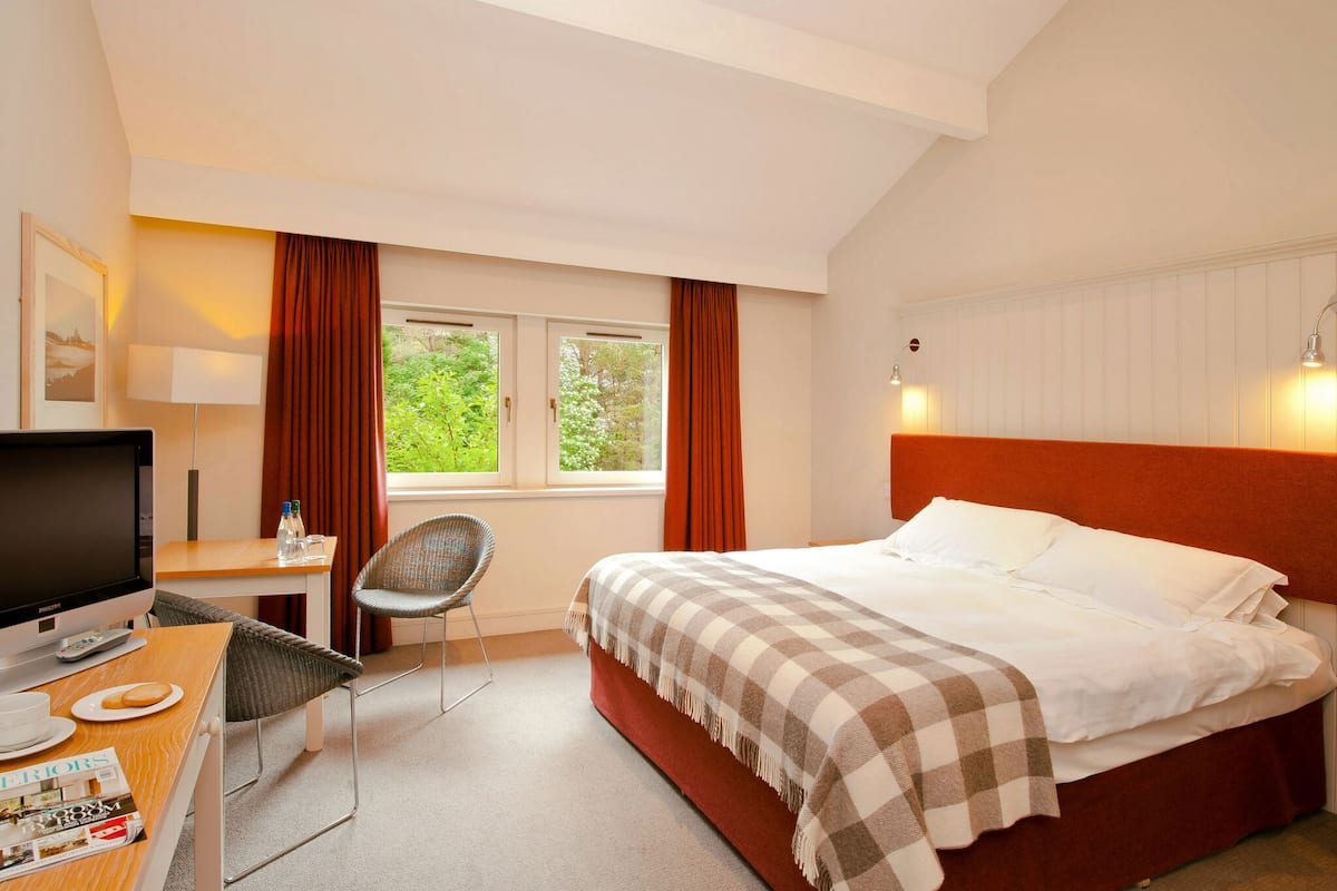 Classic Double Room (Pet friendly) | Premium bedding, pillow-top beds, desk, iron/ironing board