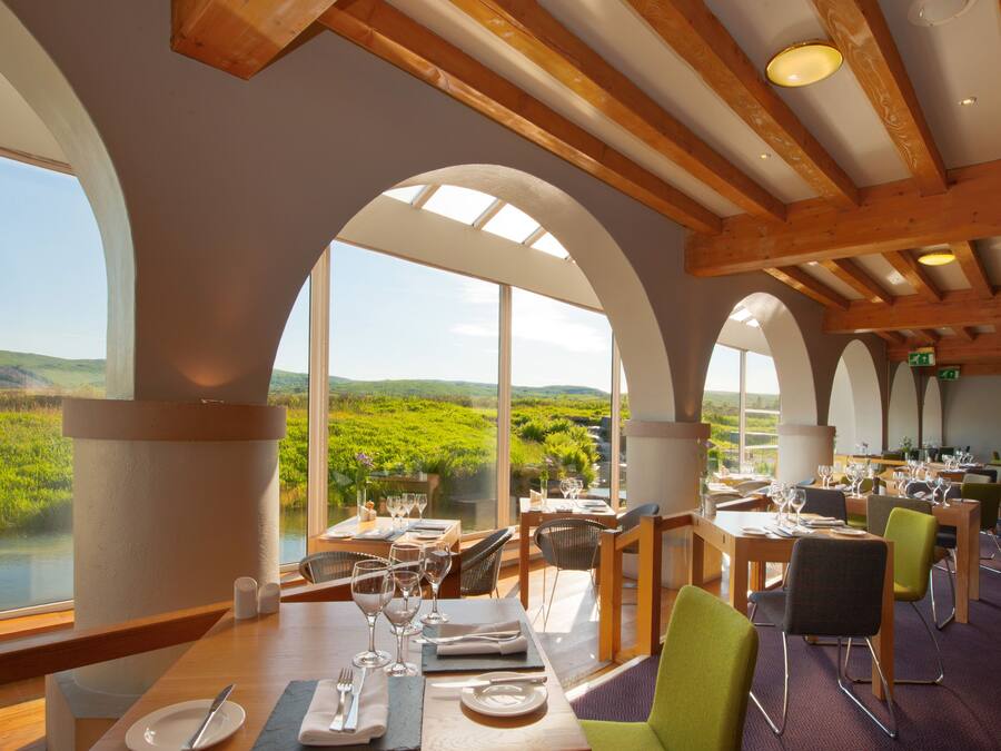 Breakfast and dinner served