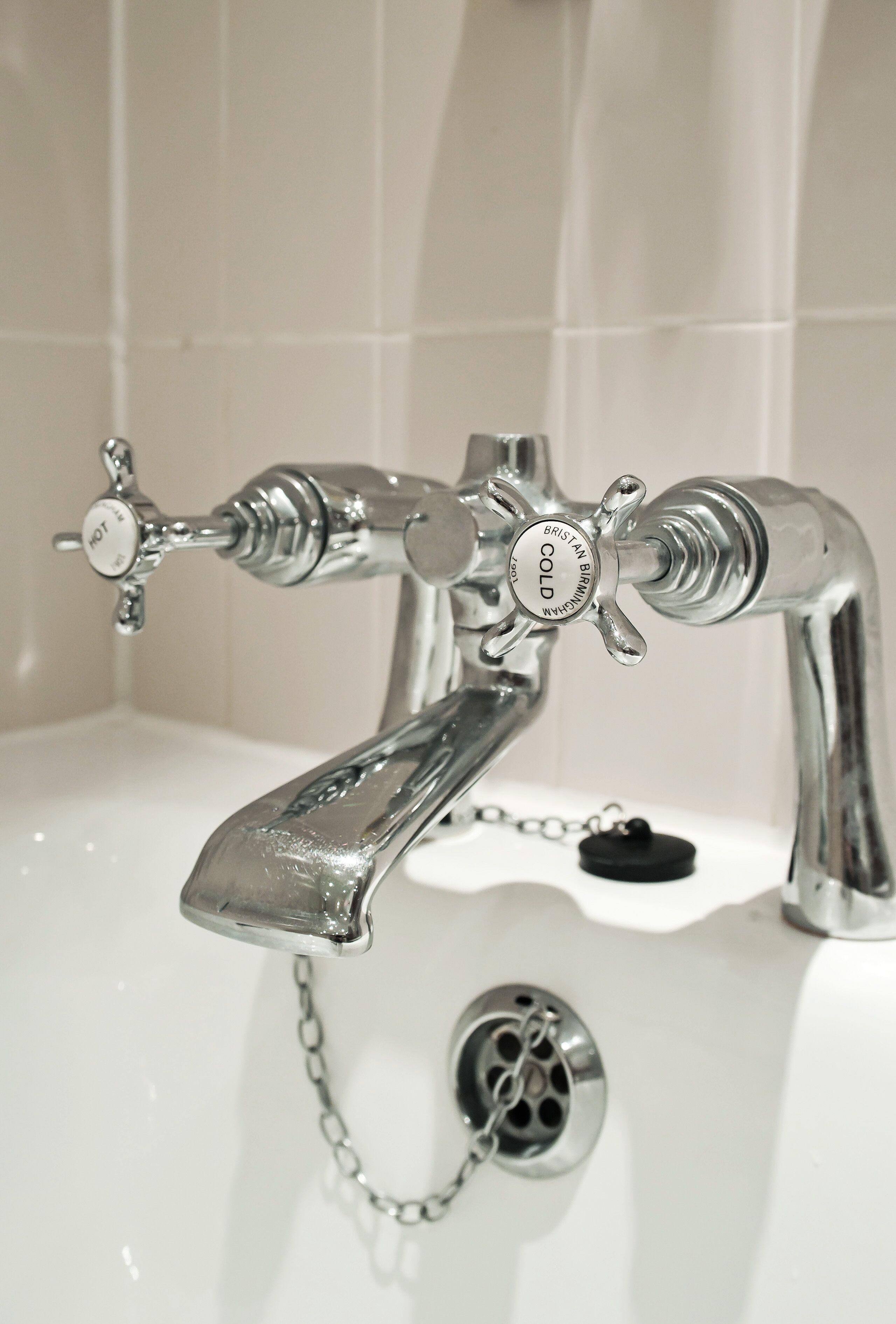 combined shower/bathtub, free toiletries, hair dryer, towels