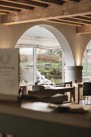 Breakfast and dinner served - Westmorland Hotel Tebay (Penrith)
