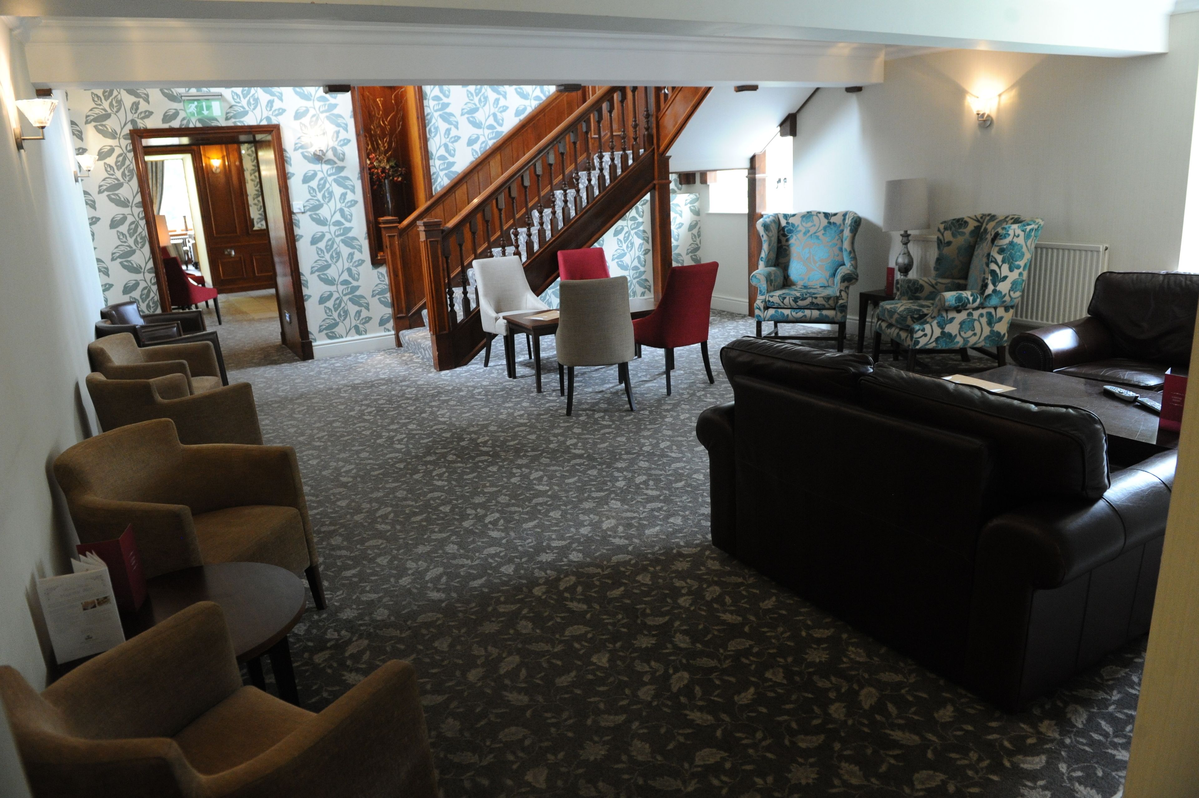 serves lunch and dinner