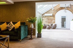 Sauna, steam room, body treatments, aromatherapy, body wraps