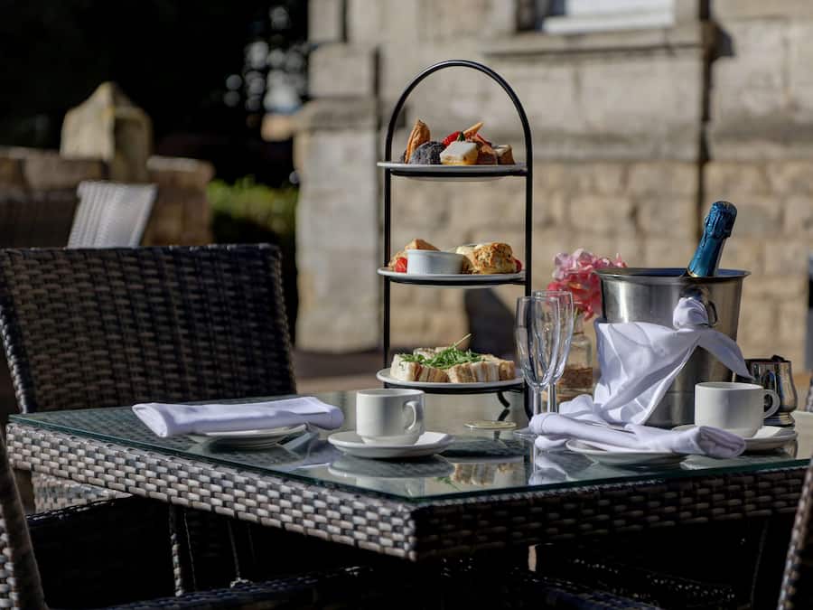Café da manhã, almoço e jantar; culinária britânica