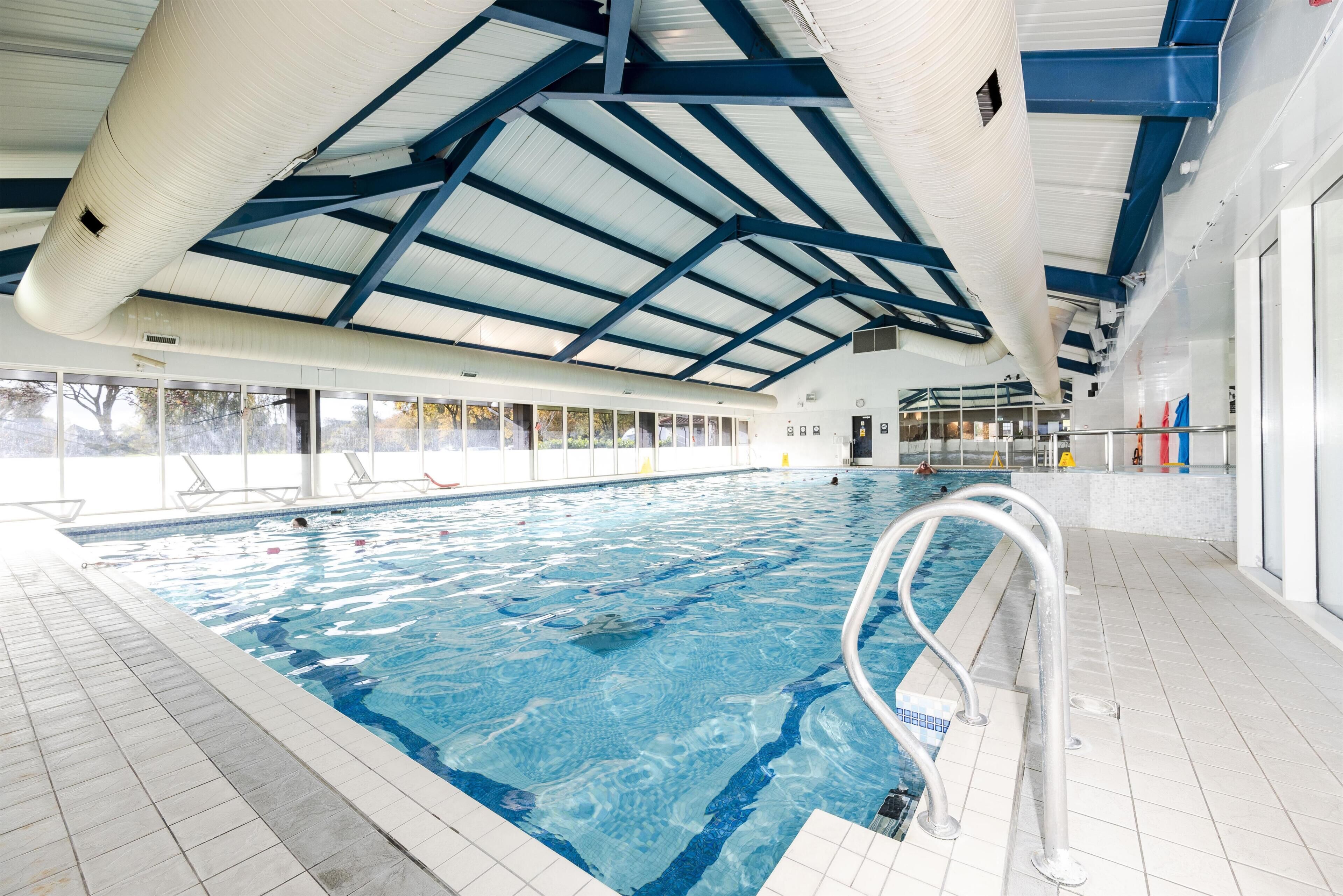 Hồ bơi trong nhà 