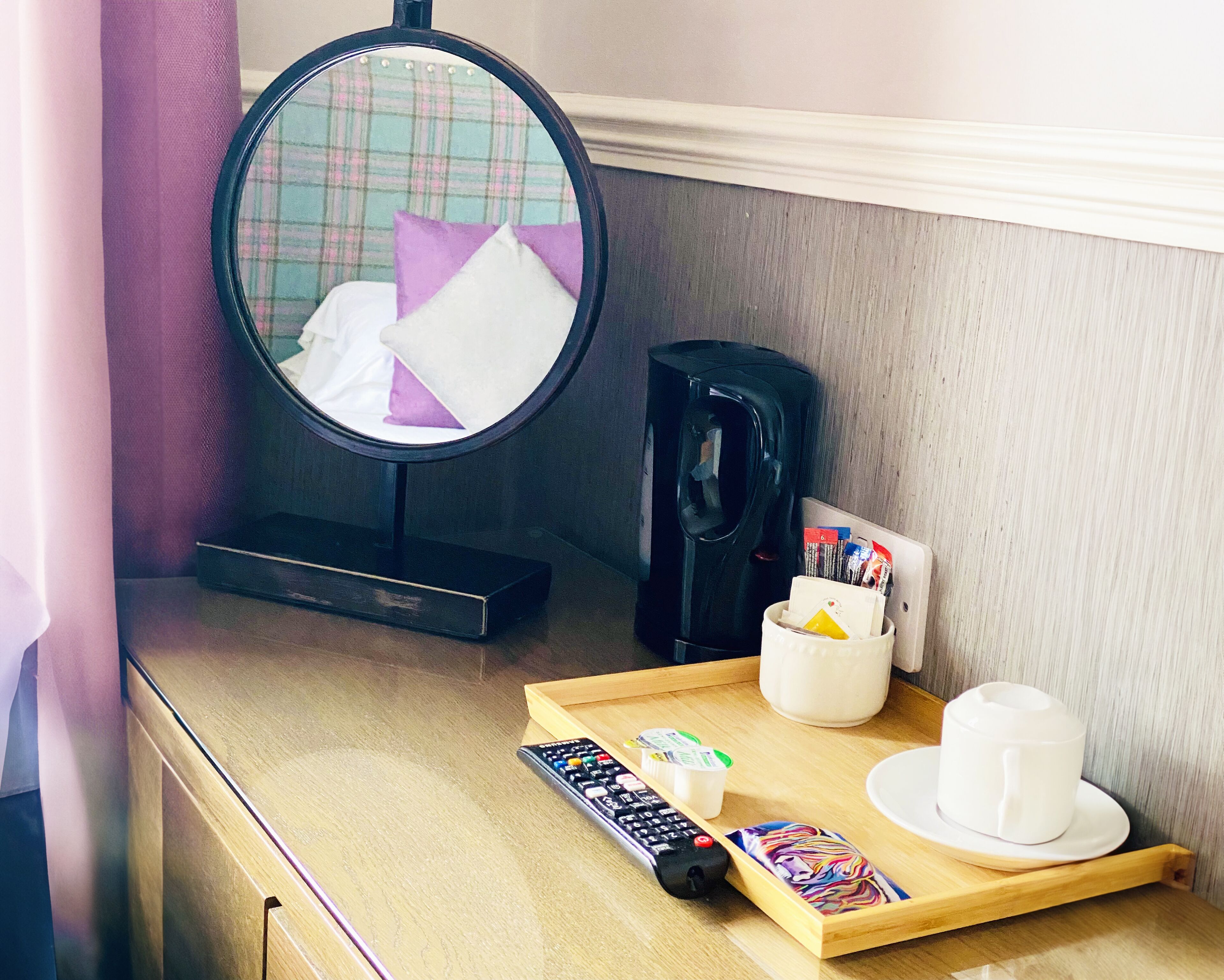 single room, 1 large single bed | 1 bedroom, individually decorated, individually furnished, desk