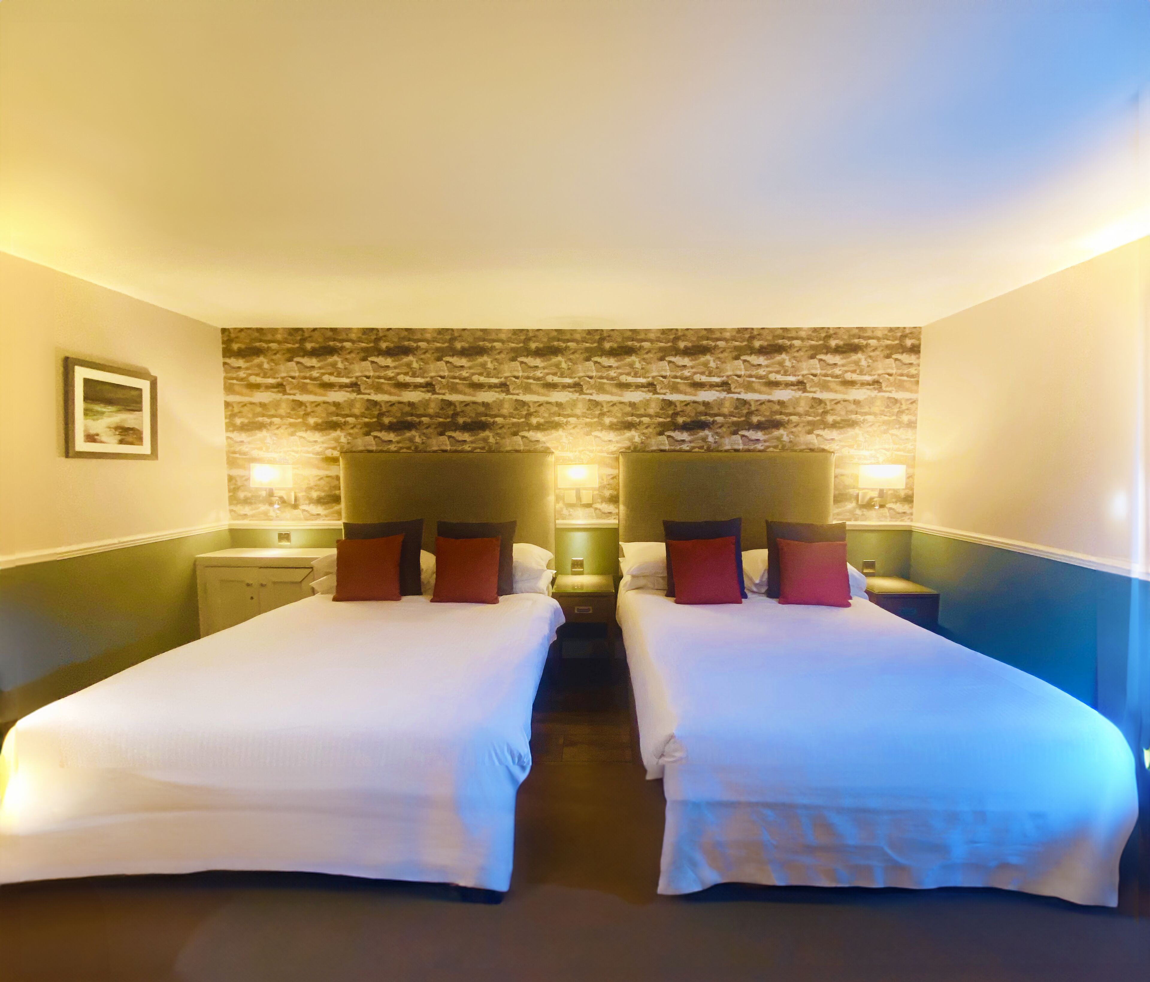 standard twin room | 1 bedroom, individually decorated, individually furnished, desk