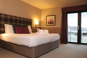 Premium bedding, desk, laptop workspace, WiFi (free)