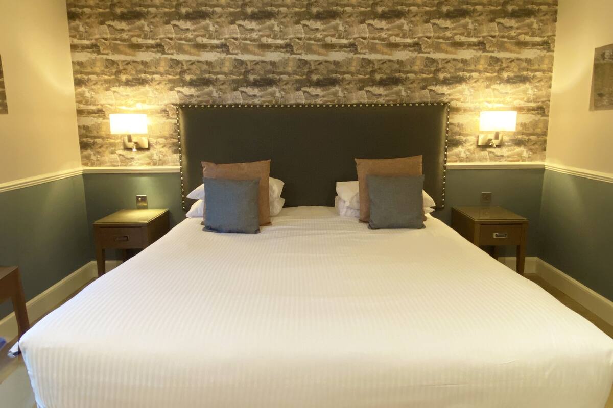 superior double or twin room, mountain view | 1 bedroom, individually decorated, individually furnished, desk