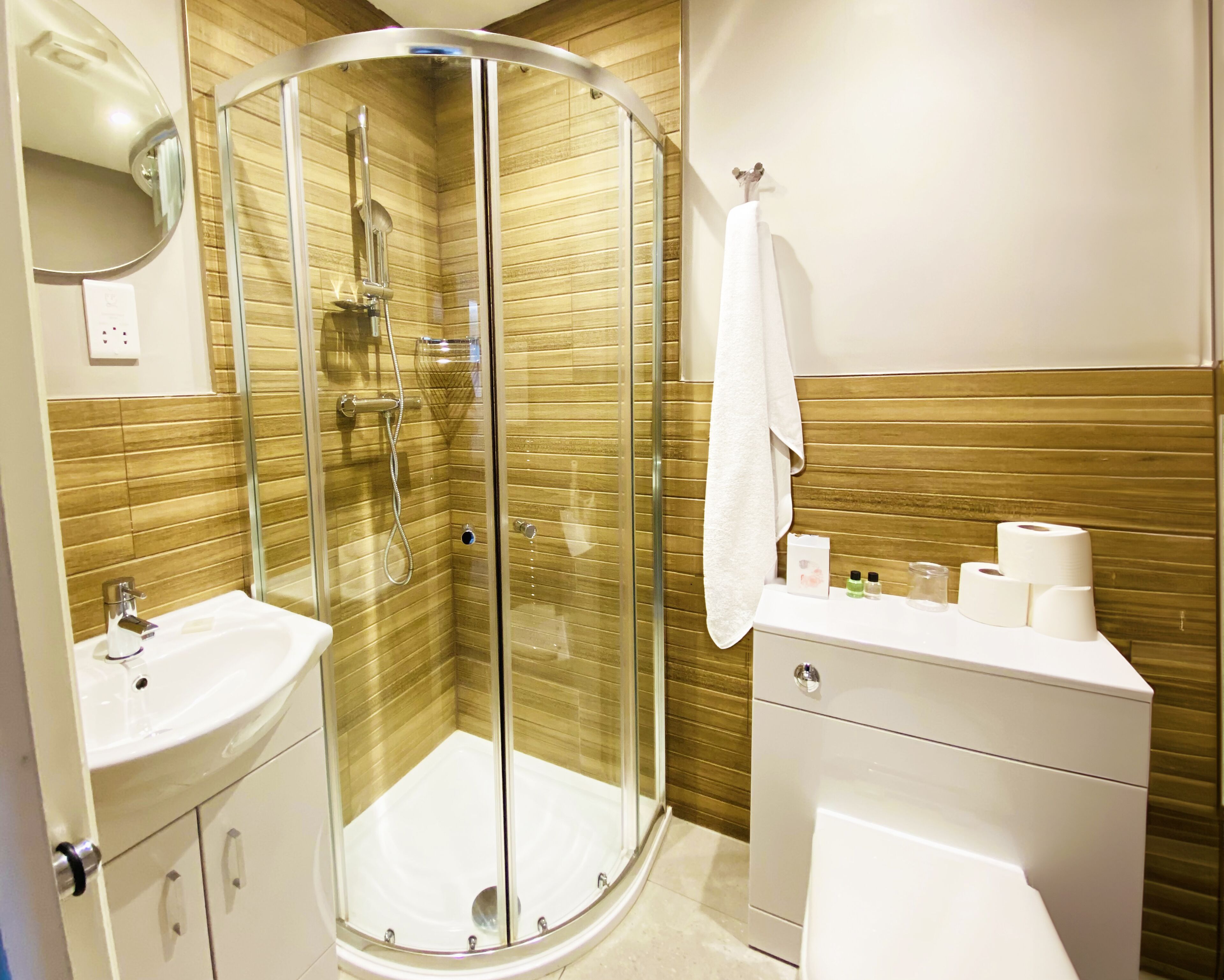 single room, 1 large single bed | bathroom | free toiletries, hair dryer, towels