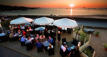 Cobo Bay Hotel