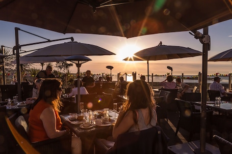 Restaurantes. Cobo Bay Hotel