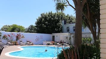 Outdoor pool, open 9 AM to 7 PM, pool loungers