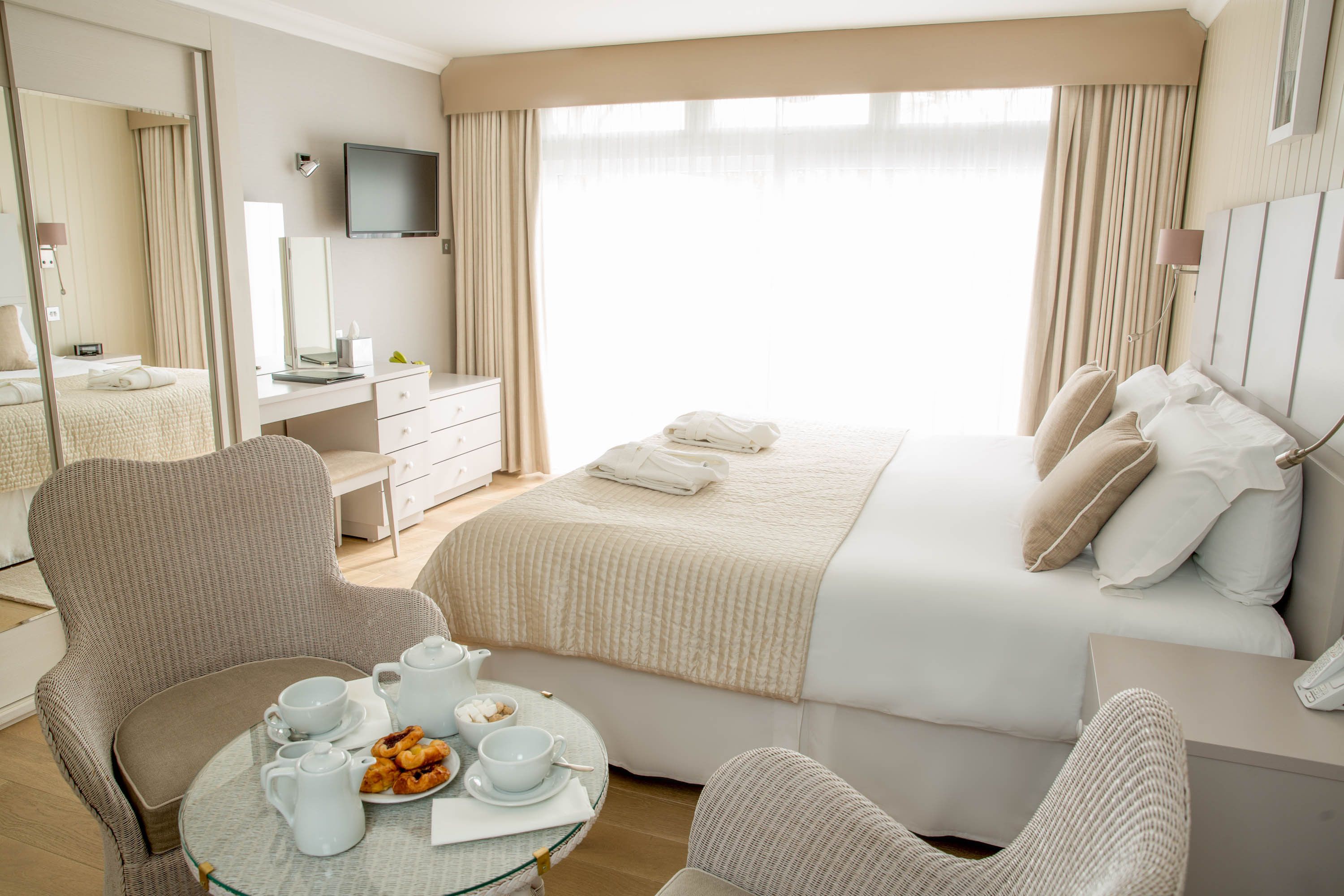 double room, poolside | egyptian cotton sheets, premium bedding, in-room safe, desk