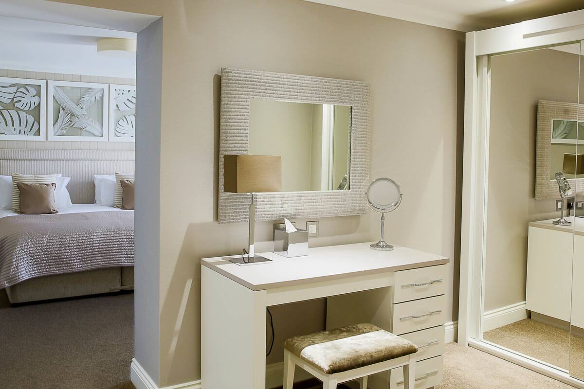 deluxe double room | egyptian cotton sheets, premium bedding, in-room safe, desk