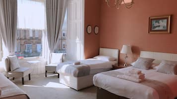 Family Triple Room, Ensuite (Room 5) | Desk, soundproofing, bed sheets