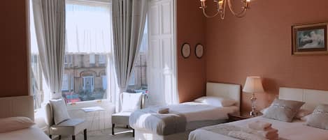 Tripla familiare, bagno in camera (Room 5) | Una scrivania, insonorizzazione, lenzuola