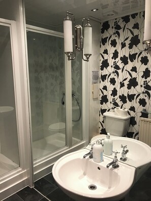 Bathroom - The Alexander Guest House (Edinburgh)