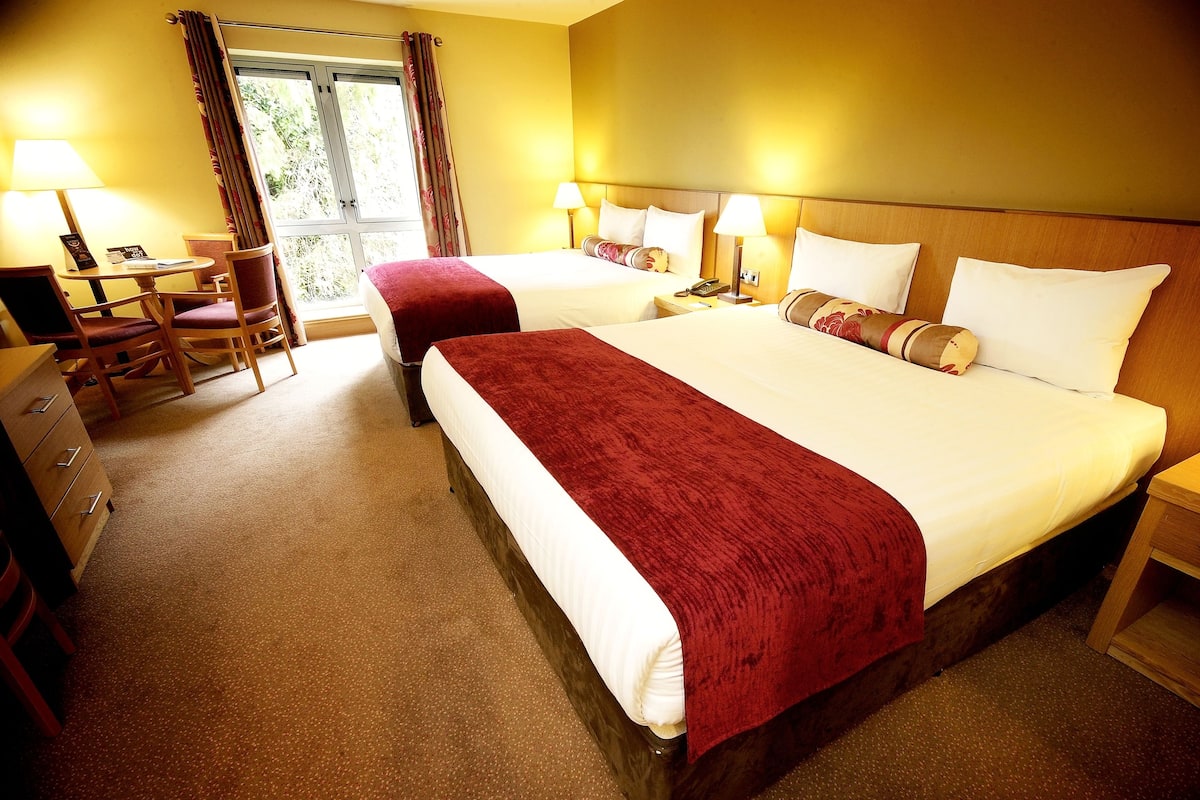 Superior Quadruple Room | Desk, blackout drapes, soundproofing, iron/ironing board
