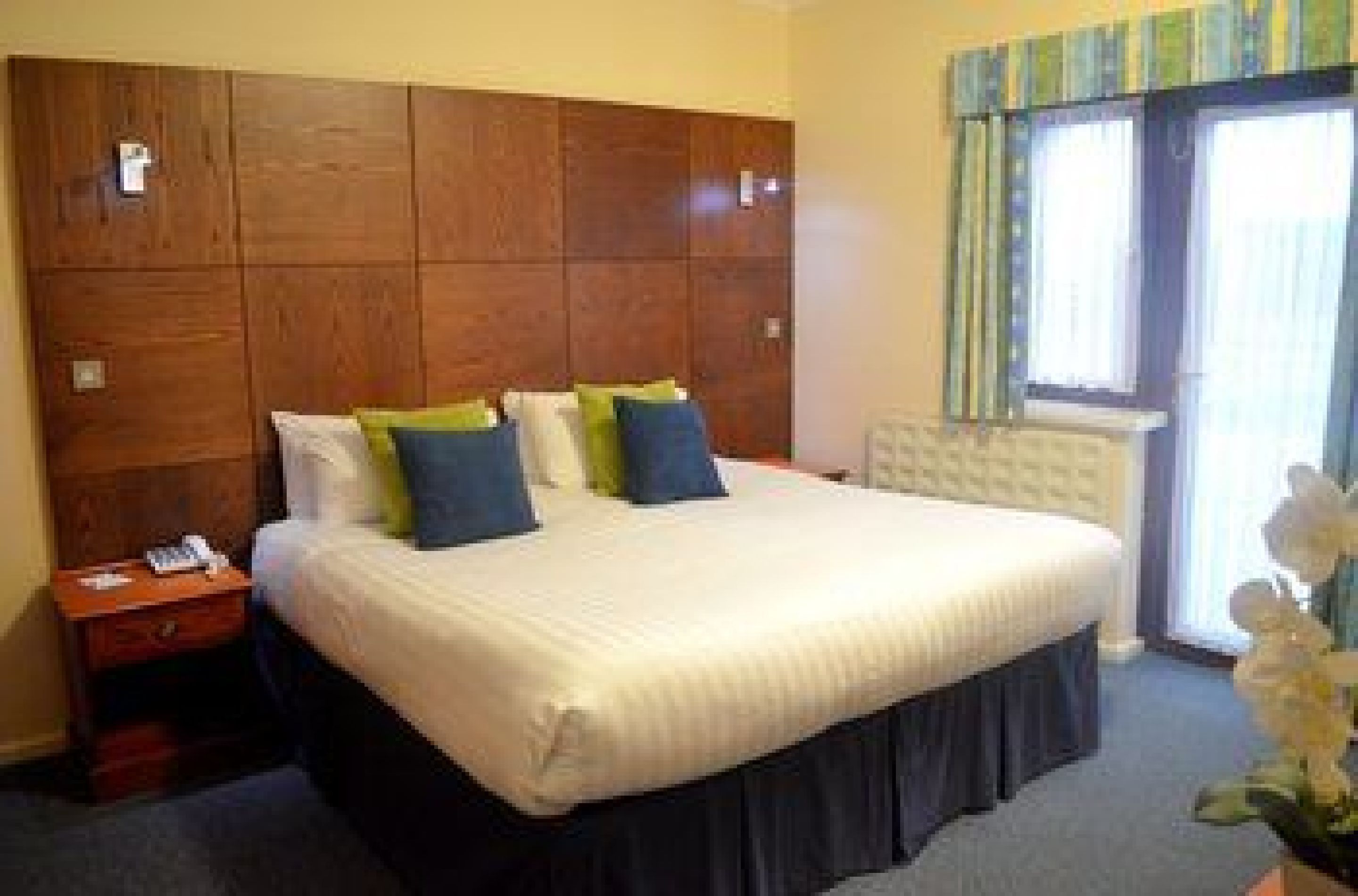 double room | bathroom | free toiletries, hair dryer, towels