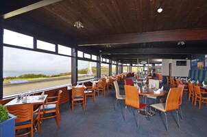 Breakfast, lunch, dinner served; Regional cuisine, ocean views 