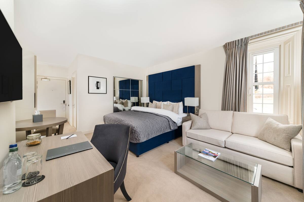 1 bedroom, premium bedding, in-room safe, laptop workspace