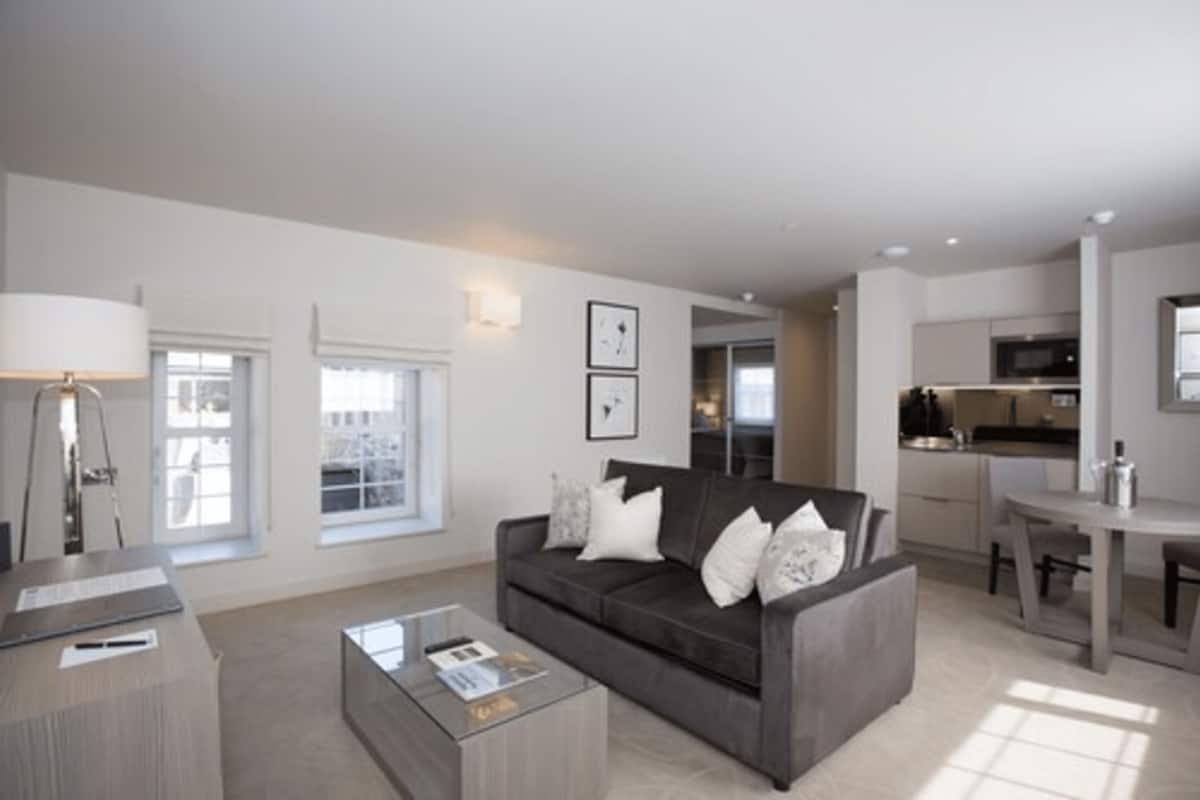 highland suite | 1 bedroom, premium bedding, in-room safe, laptop workspace