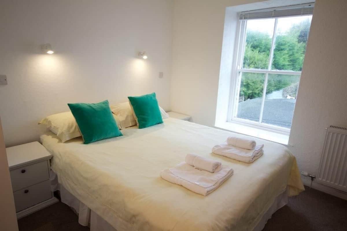 Íbúð - með baði (Self Catering- sleeps 2 ) | 1 svefnherbergi