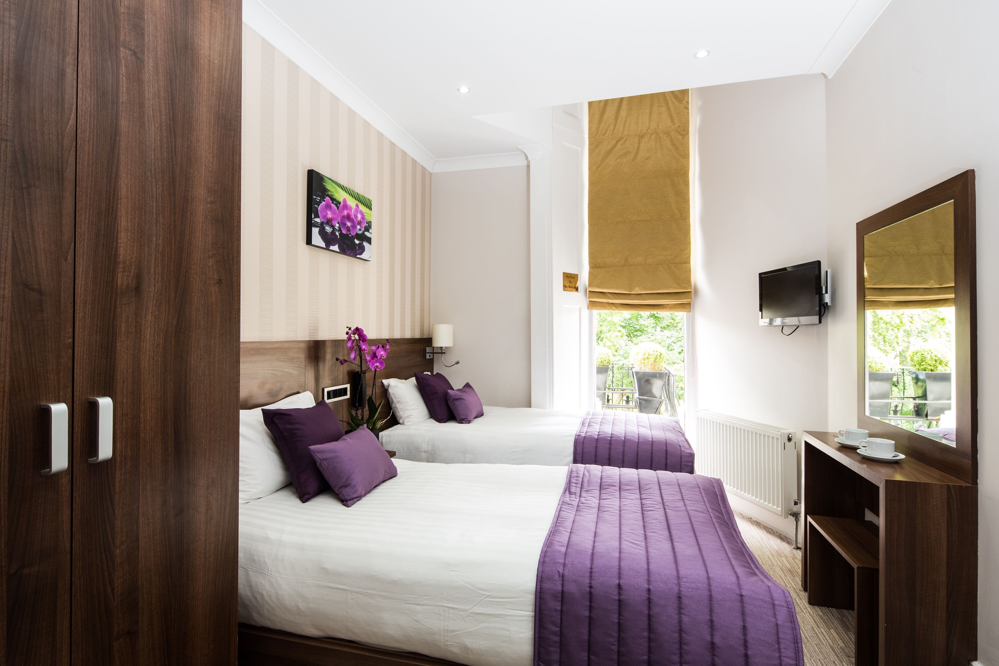 Minibar, in-room safe, iron/ironing board, free WiFi