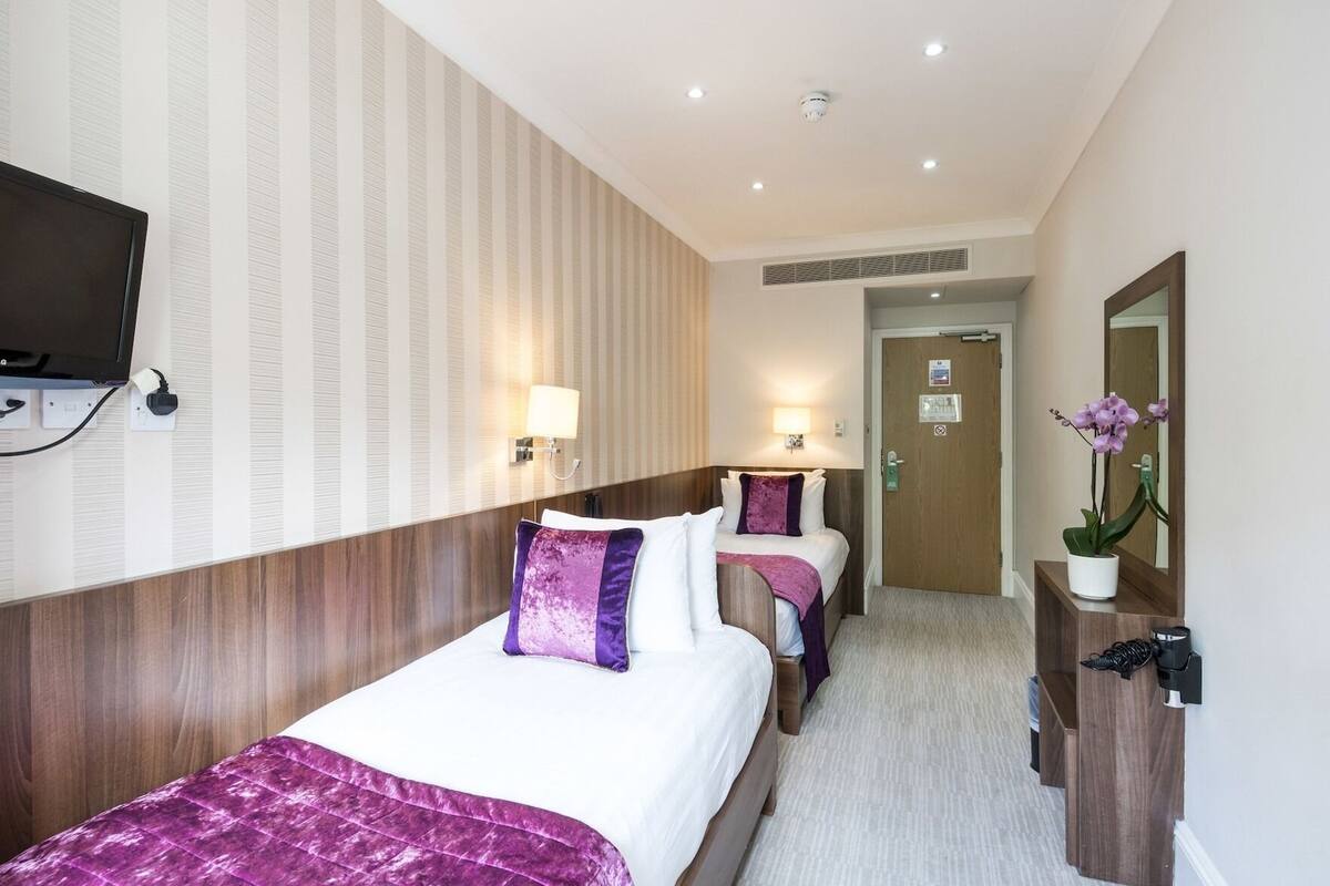Minibar, in-room safe, iron/ironing board (on request), WiFi (free)