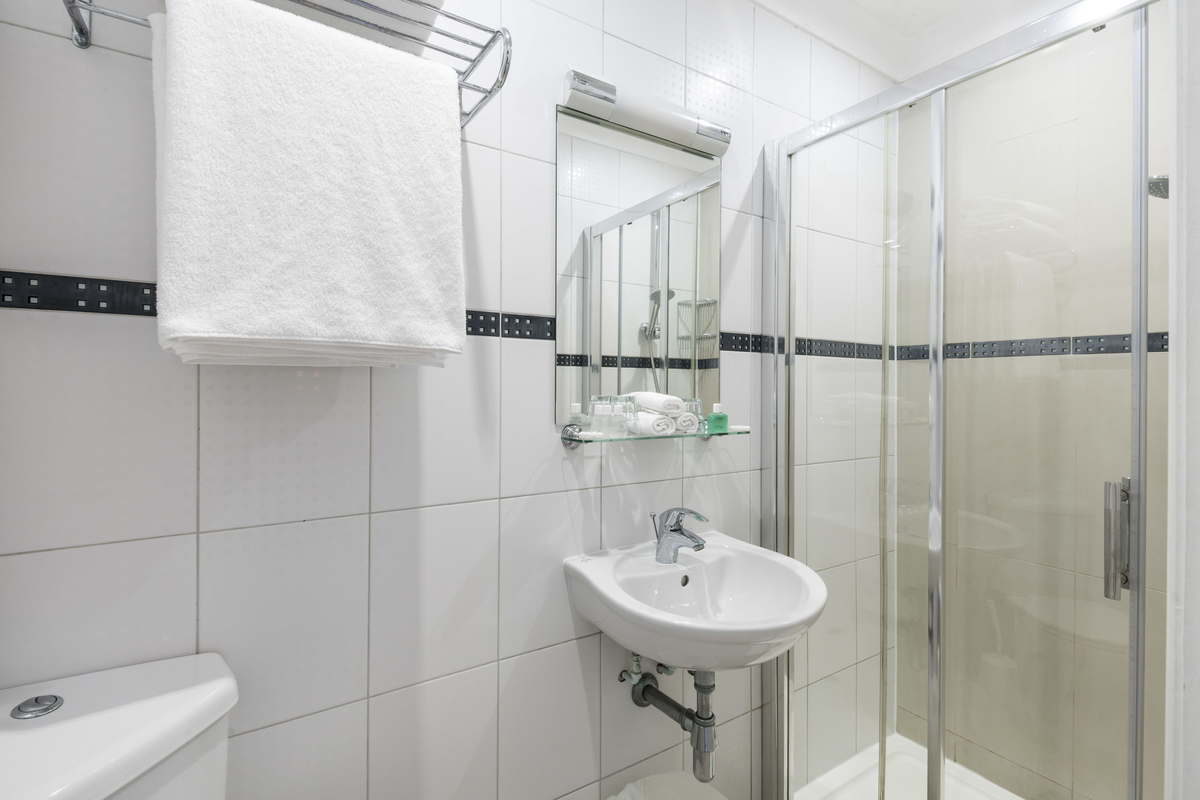 triple room (1 double bed + 1 single) | minibar, in-room safe, iron/ironing board, free wifi