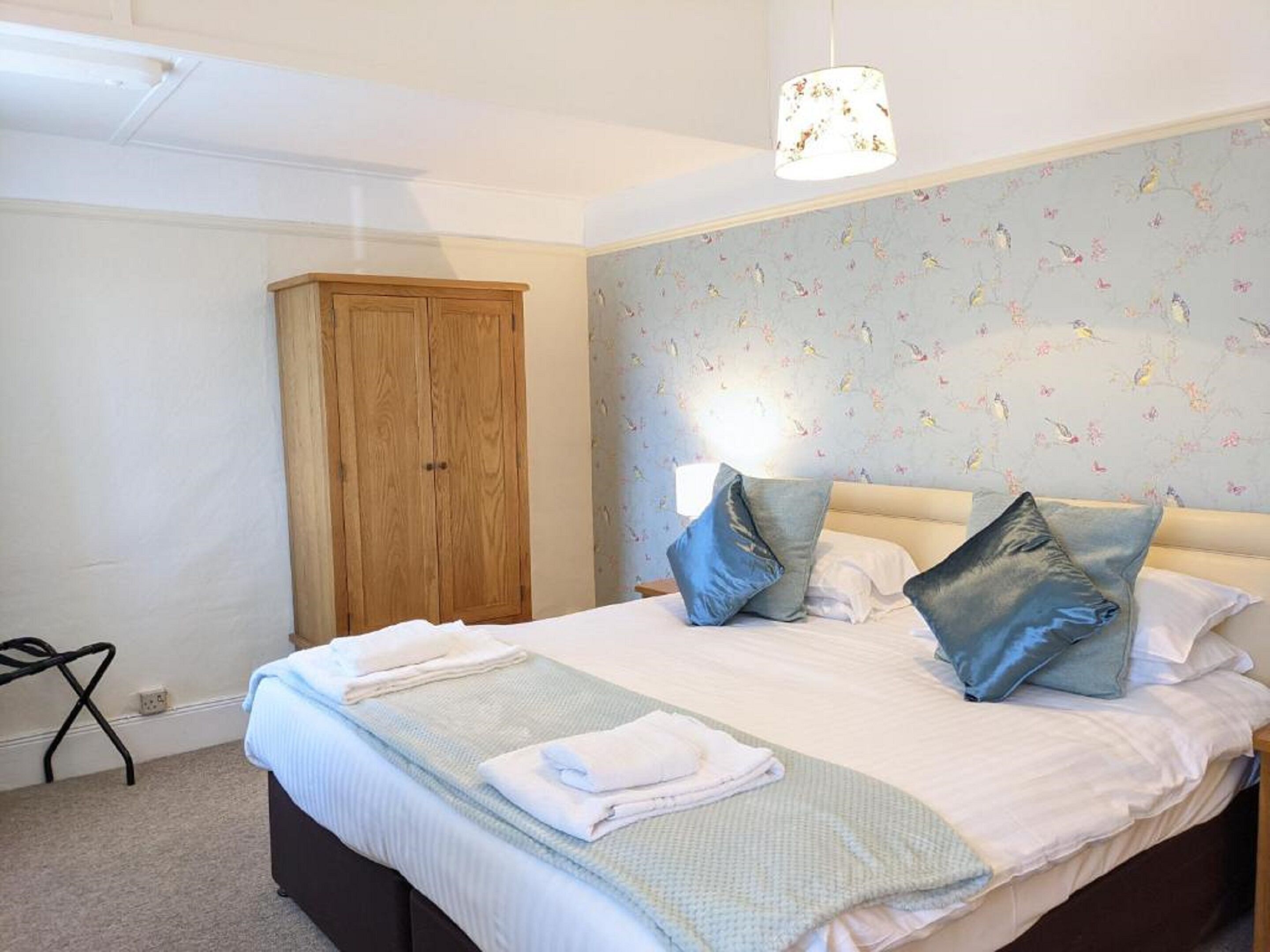 مكواة/لوح كي وواي فاي وملاءات أسرّة
