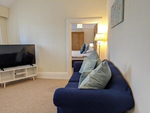 Deluxe Double Room | 1 bedroom, iron/ironing board, WiFi, bed sheets