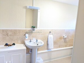 Deluxe Double Room | Bathroom | Towels