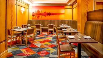 2 restaurants; breakfast, lunch, and dinner served