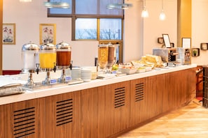 2 restaurants, breakfast, lunch, dinner served; Indian cuisine