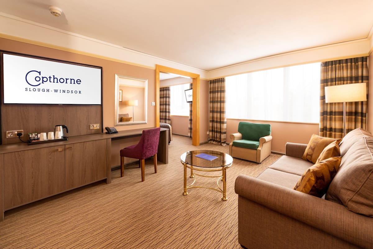 Suite (Studio) | Hypo-allergenic bedding, in-room safe, desk, blackout drapes