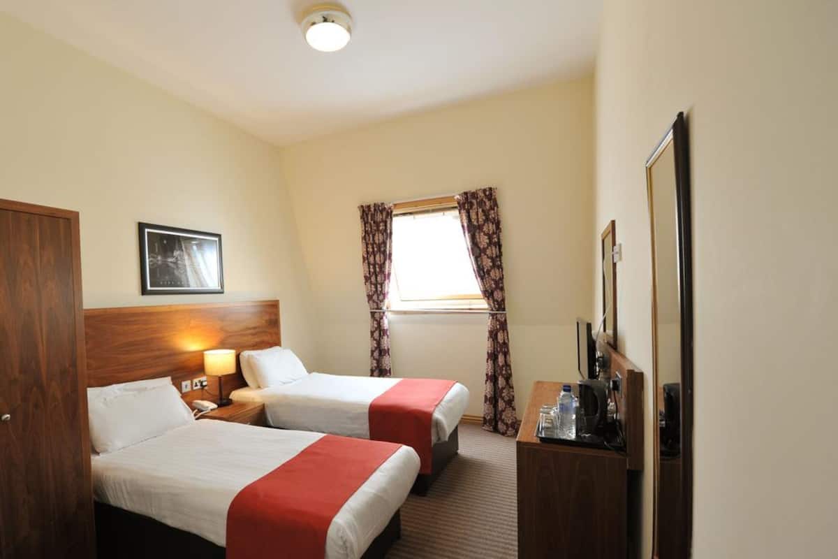 Twin Room | Desk, iron/ironing board, free WiFi