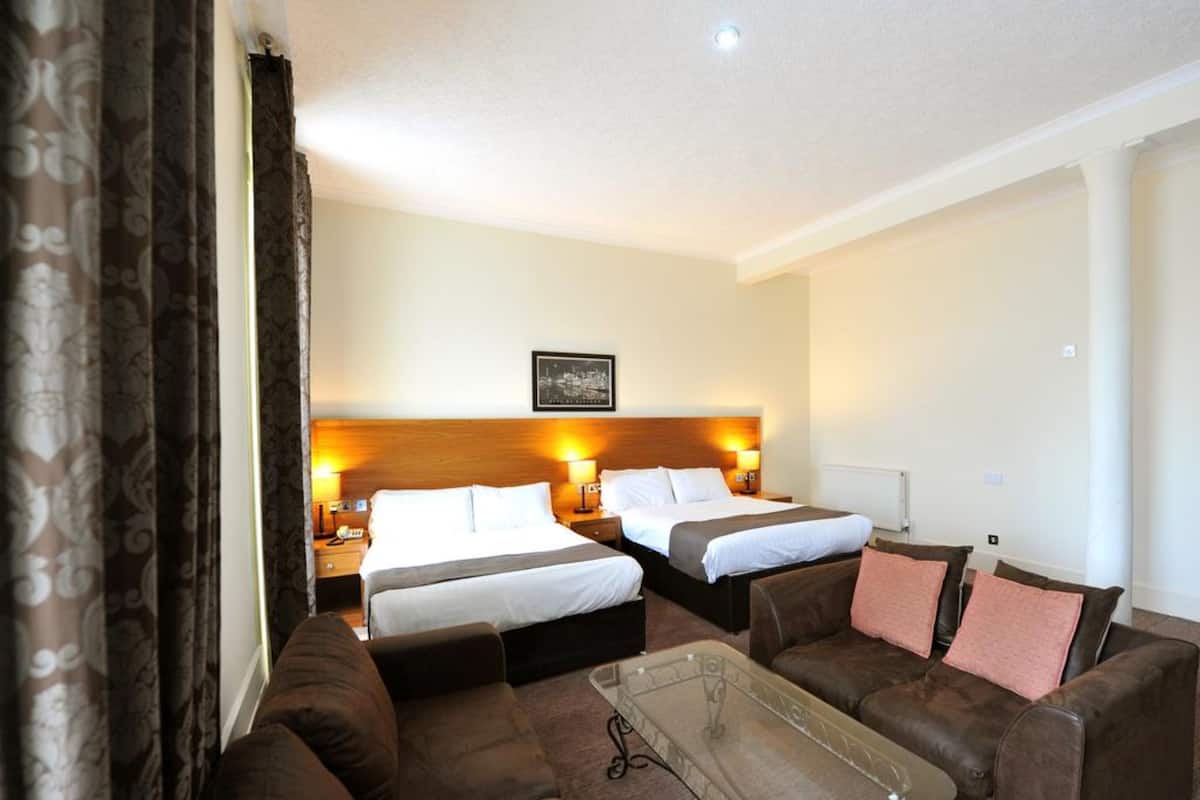 Basic Quadruple Room | Desk, iron/ironing board, free WiFi