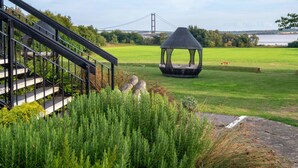 A gazebo, a bridge, and a grassy area with a staircase. - Hull Humber View Hotel, Sure Hotel Collection by BW (North Ferriby)