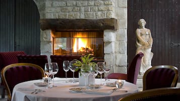 Desayuno continental diario (EUR 16 por persona)