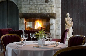 Daily continental breakfast (EUR 16 per person)