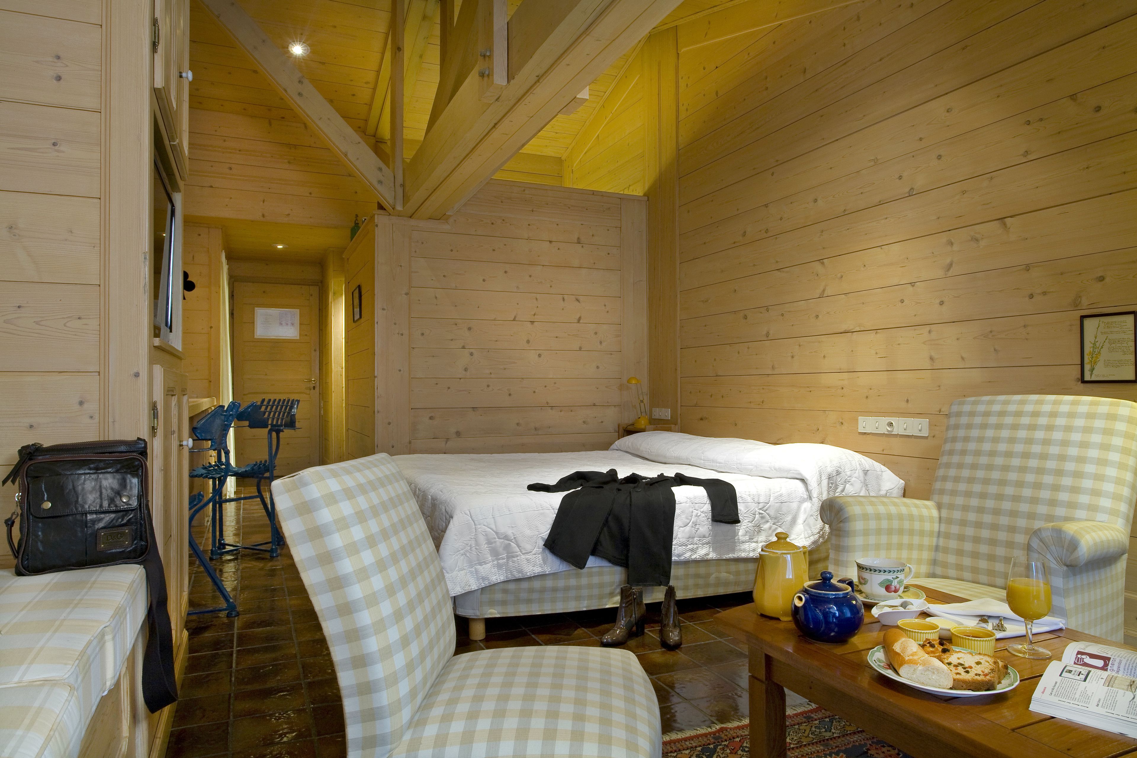 deluxe double room  | premium bedding, individually decorated, individually furnished, desk