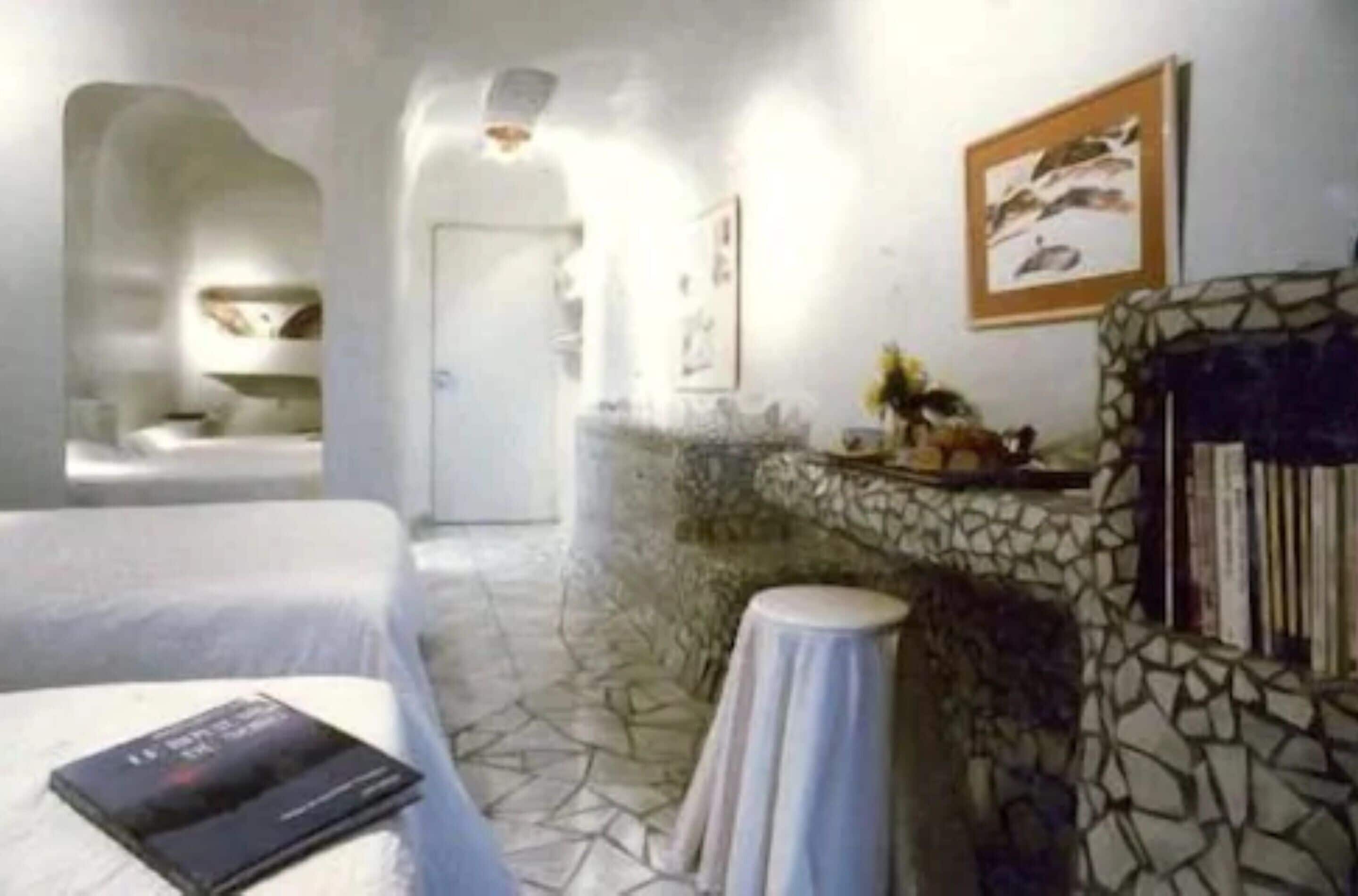 family room | premium bedding, individually decorated, individually furnished, desk