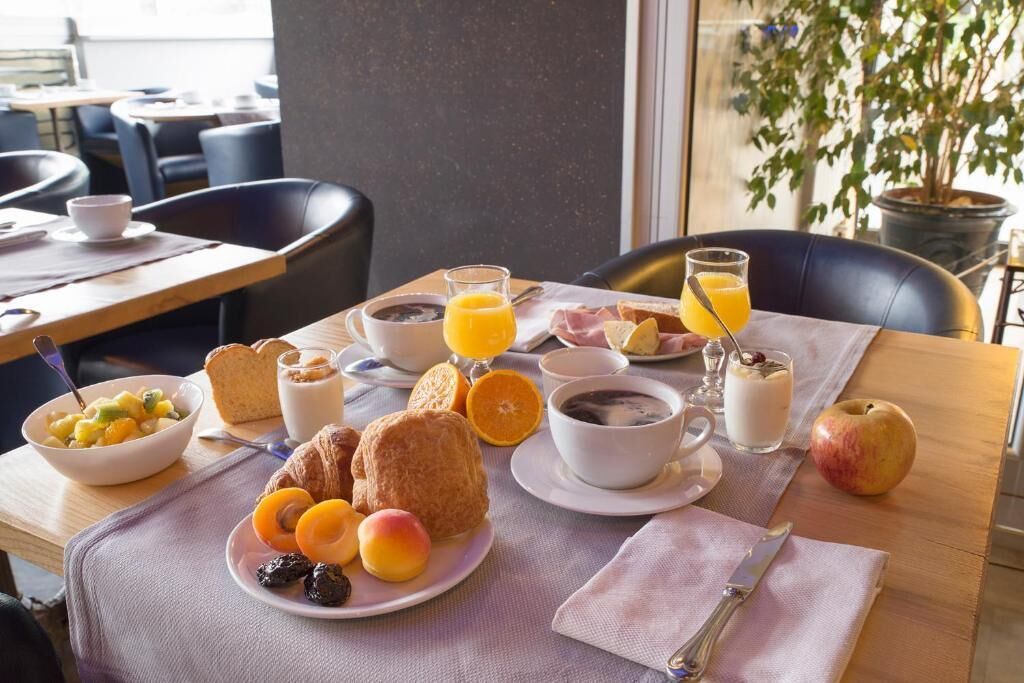 Café da manhã com buffet durante a semana (EUR 15.90 por pessoa) 