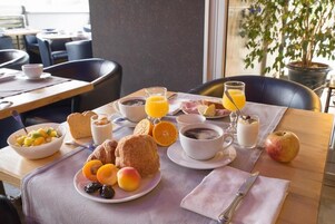 Desayuno buffet (con cargo) los días de semana