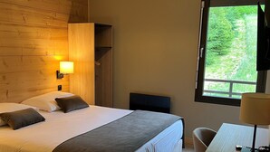 Double Room | Desk, iron/ironing board (on request), cribs (surcharge), WiFi (free) - Hôtel Le Picors (Aucun)