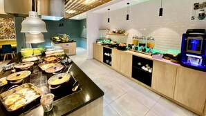 Bữa sáng buffet hàng ngày với phụ phí nhỏ 